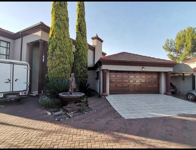 4 BEDROOM HOUSE FOR SALE IN VANDERBIJLPARK SE 8